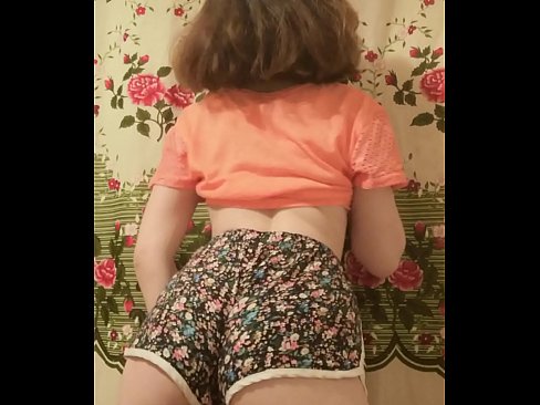 ❤️ Sexy jonk Babe deet hir Shorts op der Kamera of ️❌ Porno bei eis ☑