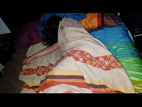❤️ Stiefson beréiert seng jonk Stéifmamm wärend hatt schléift. ️❌ Porno bei eis ☑
